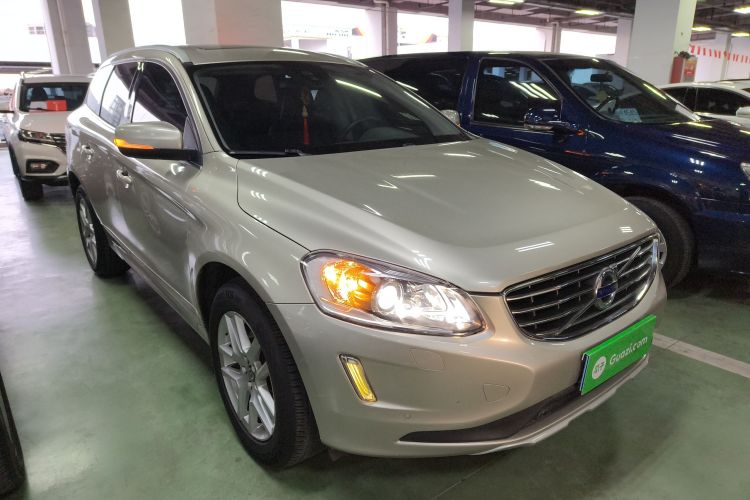 沃尔沃XC60 2017款 T5 AWD 智进版车身外观3