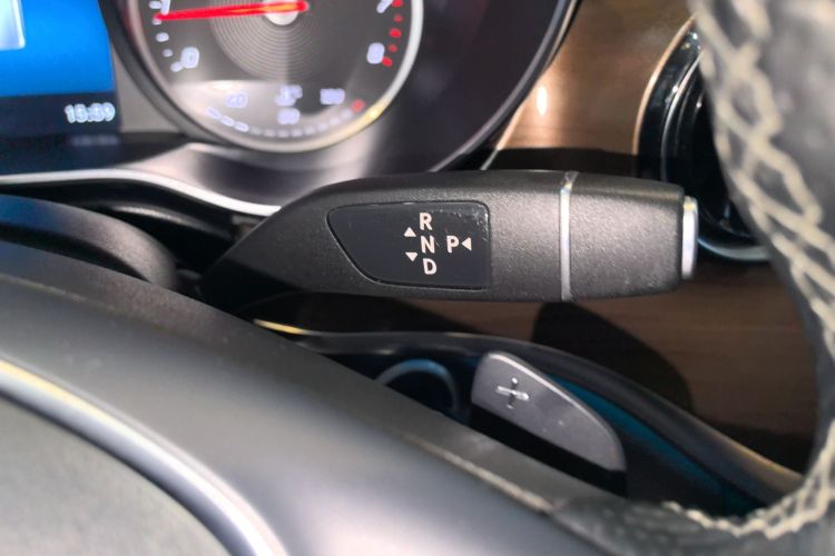 奔驰V级 2021款 V 260 L 长轴距豪华版中控内饰18