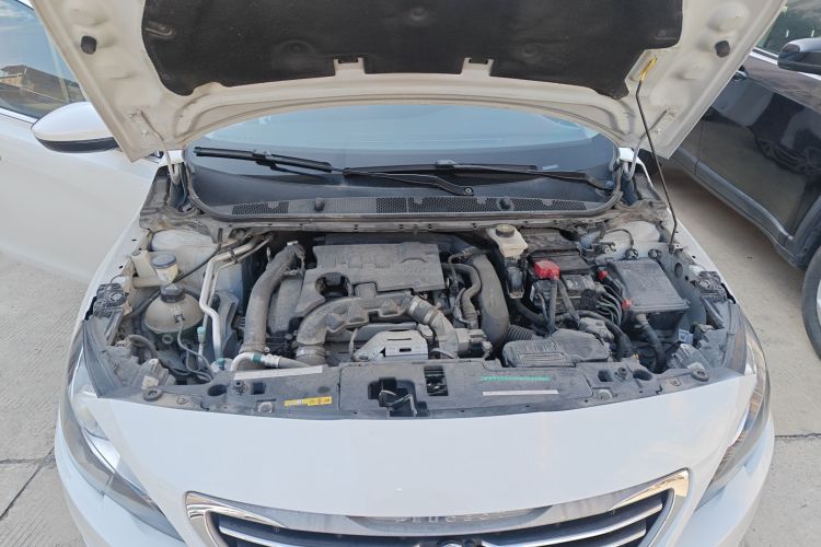 标致408 2018款 350THP 自动豪华版机舱底盘24