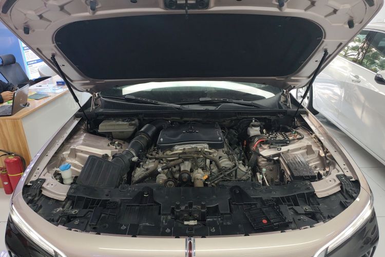 红旗H9 2020款 3.0T 智联旗领四座版机舱底盘24