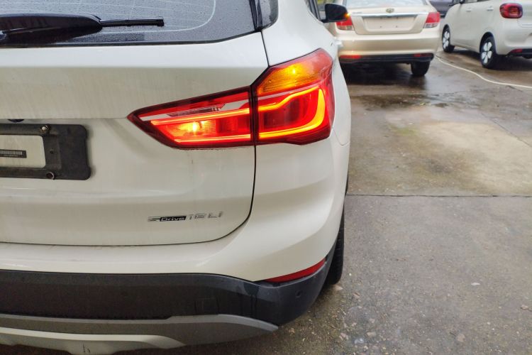 宝马X1 2019款 sDrive18Li 尊享型车身外观9