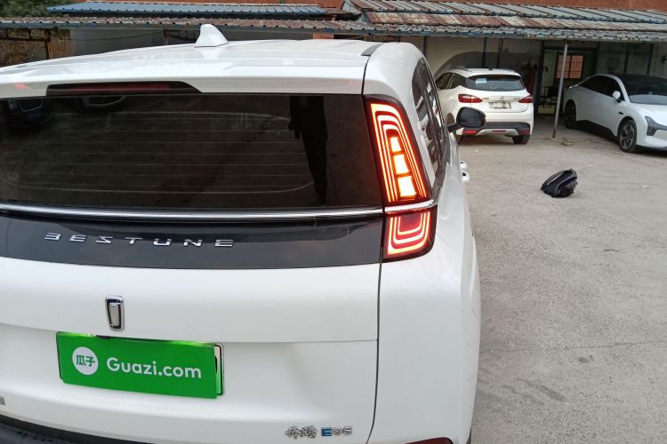 奔腾NAT 2022款 舒享出行 换电出租版车身外观9