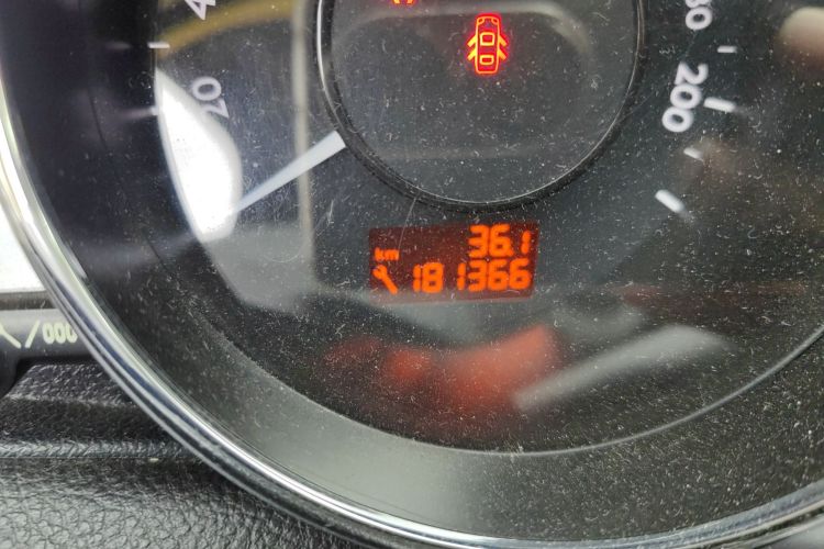 标致3008 2013款 2.0L 自动潮流版中控内饰15