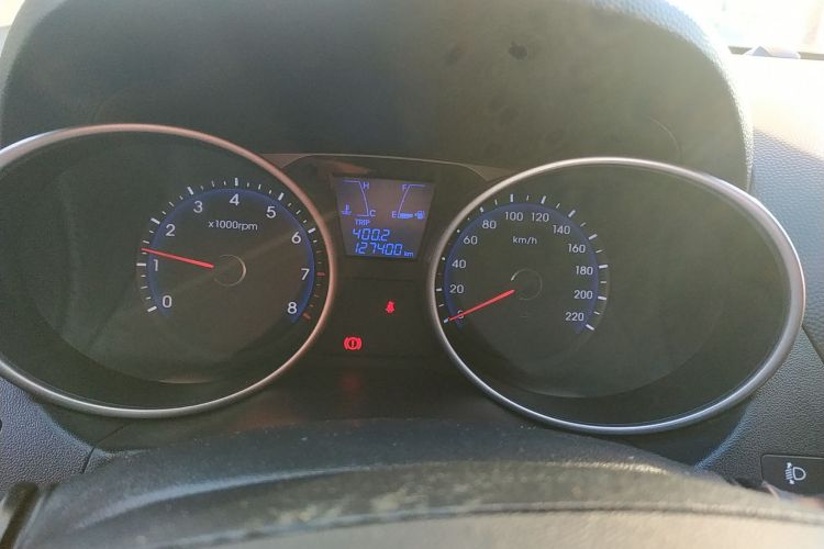 北京现代ix35 2015款 2.0L  手动两驱舒适型 国IV中控内饰14