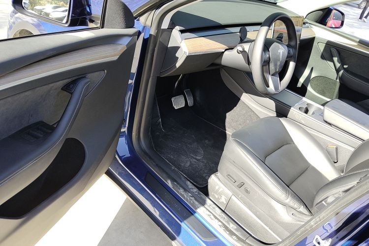 特斯拉 Model Y 2022款 长续航全轮驱动版中控内饰20