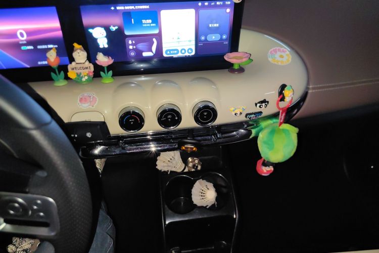 五菱汽车 五菱缤果 2023款 333km 灵犀互联款中控内饰16