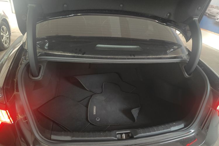 领克03 2022款 1.5TD DCT劲Plus机舱底盘23