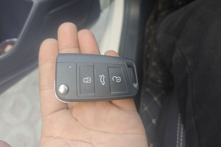 大众 朗逸 2025款 新锐 1.5L 出众新逸版中控内饰11