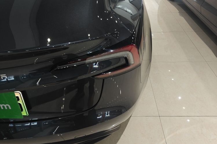 特斯拉 Model 3 2023款 后轮驱动版车身外观9