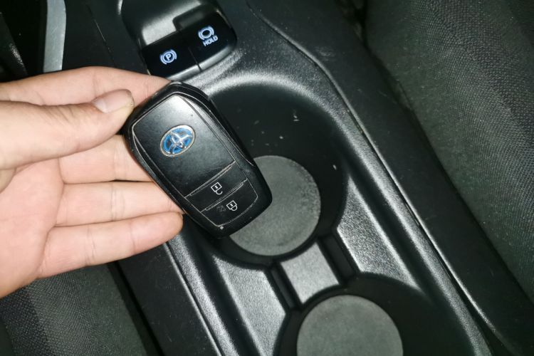 丰田 卡罗拉锐放 2023款 双擎 2.0L 先锋版中控内饰7001