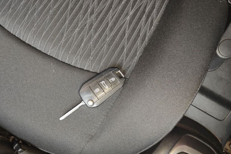 雪铁龙 爱丽舍 2016款 1.6L 手动时尚型中控内饰7001