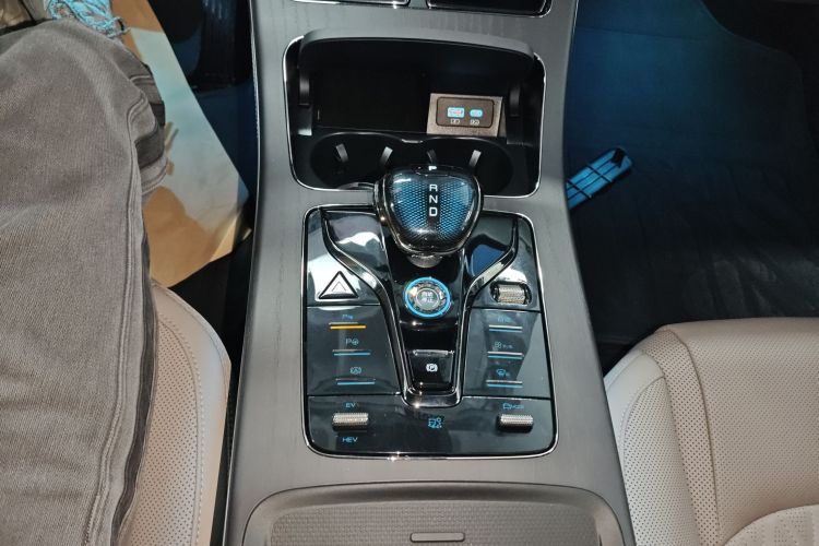 比亚迪 汉 2025款 DM-i 125KM激光雷达智驾型中控内饰18