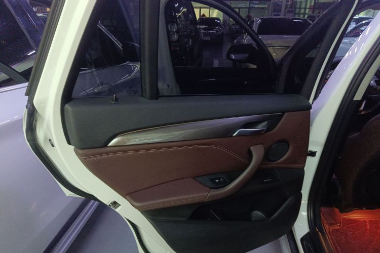 宝马X1 2019款 sDrive18Li 尊享型中控内饰49