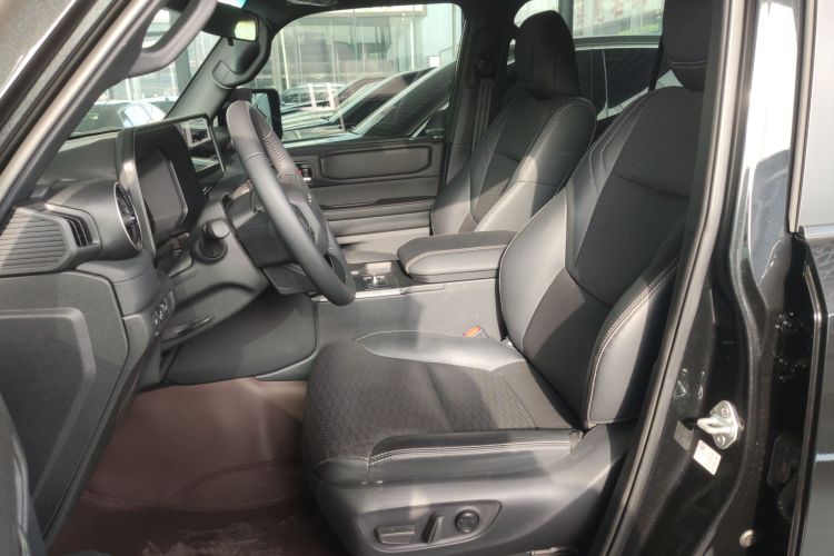 丰田 普拉多 2024款 2.4T 全能TX版 5座中控内饰19