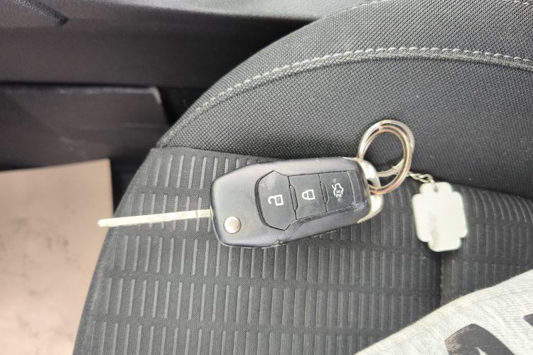 福特 福克斯 2019款 两厢 1.5L 手动锋跃型 国V中控内饰7001