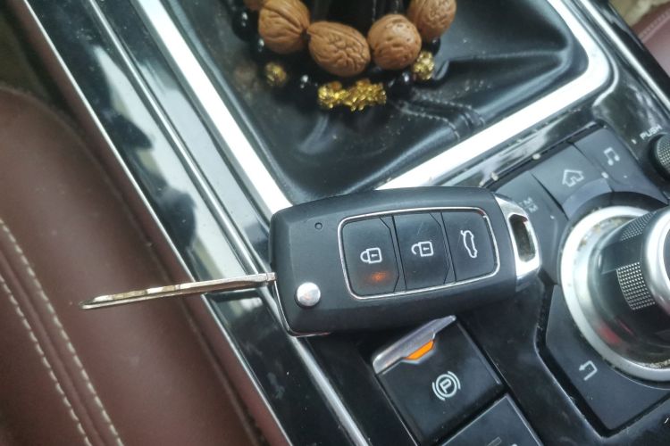 一汽 森雅R9 2018款 1.2T 手动豪华智尚型中控内饰11