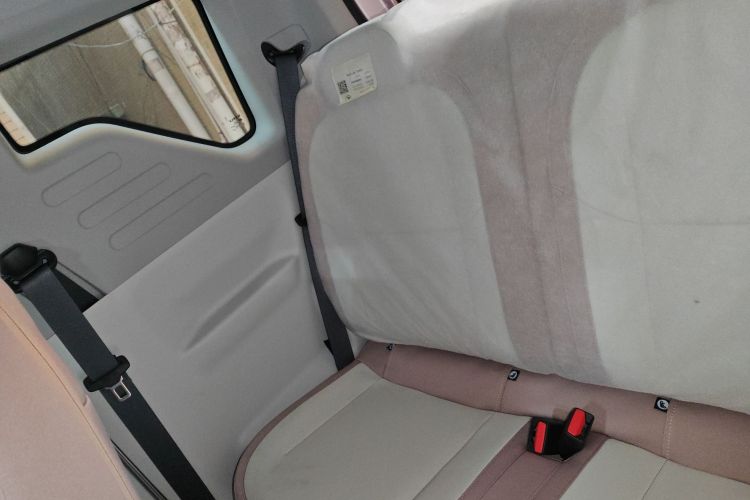 吉利银河 2025款 210km 熊猫卡丁中控内饰21