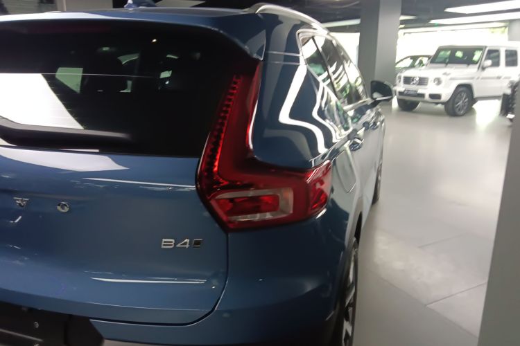 沃尔沃XC40 2023款 B4 四驱智远豪华版车身外观6006