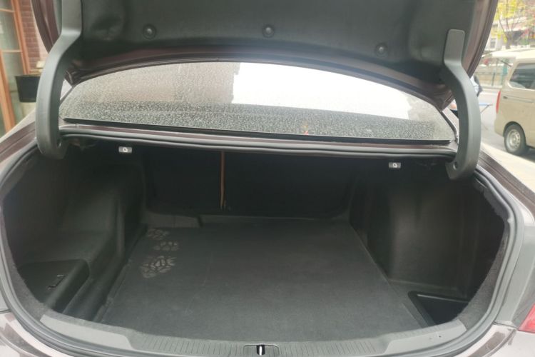 别克 君越 2016款 20T 精英型机舱底盘23