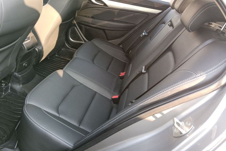 吉利汽车 帝豪 2018款 1.5L 手动向上互联版中控内饰21