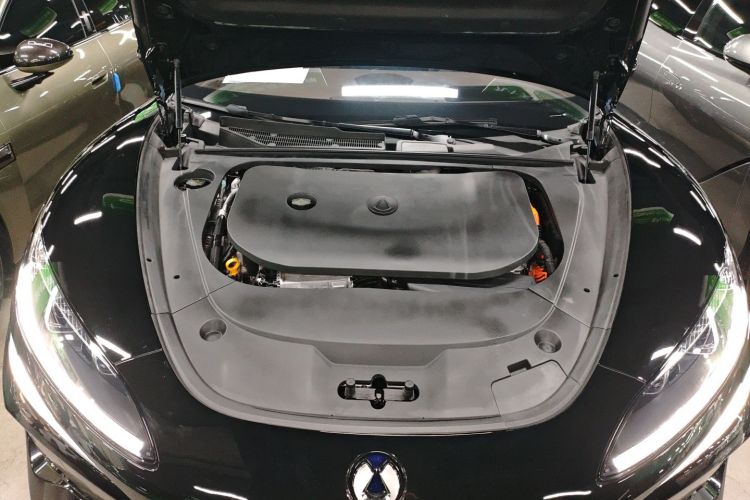 腾势Z9GT 2024款 1100四驱Ultra版机舱底盘24