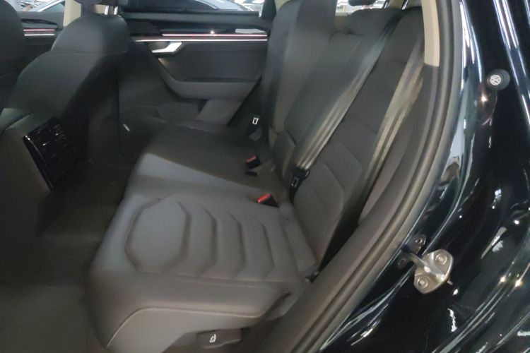 大众 途锐 2022款 3.0TSI 锐享版 曜黑运动套装中控内饰21