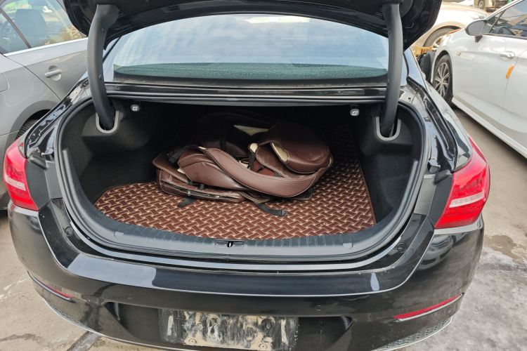 红旗H5 2019款 30TD 型动版机舱底盘23