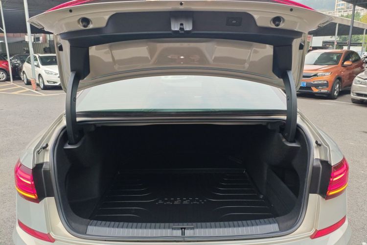 大众 帕萨特 2022款 330TSI 星空尊贵版机舱底盘23