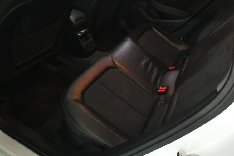 奥迪A3 2018款 30周年年型 Limousine 35 TFSI 时尚型中控内饰21