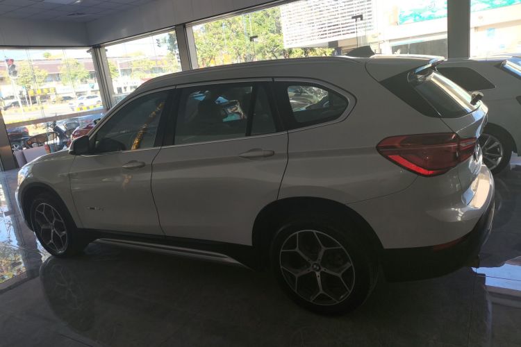 宝马X1 2018款 xDrive20Li 尊享型车身外观4
