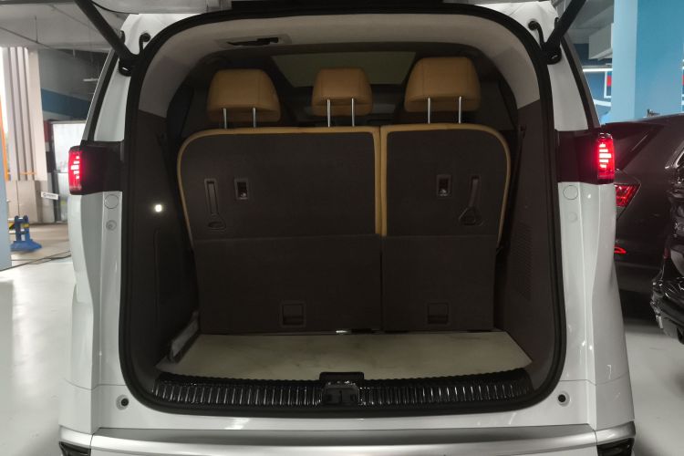 腾势D9 2022款 DM-i 970 四驱旗舰型机舱底盘23