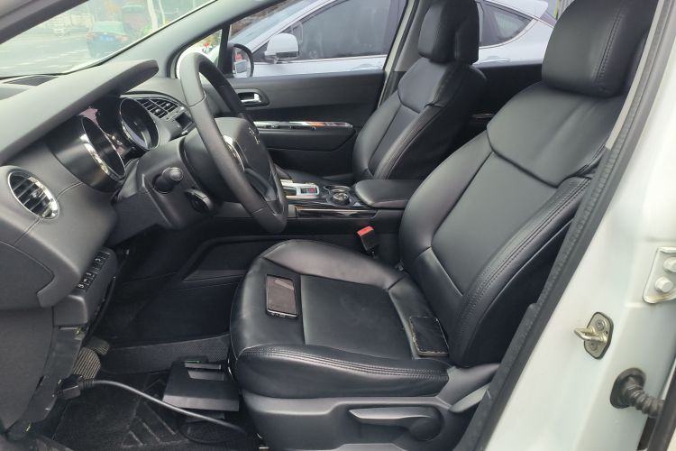 标致3008 2015款 1.6THP 自动经典版中控内饰19