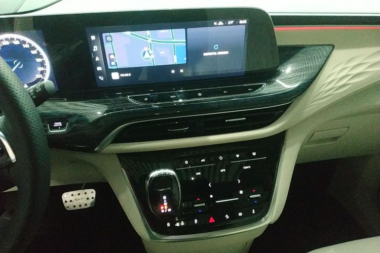 别克GL8 2021款 Avenir艾维亚 七座亲礼版中控内饰16