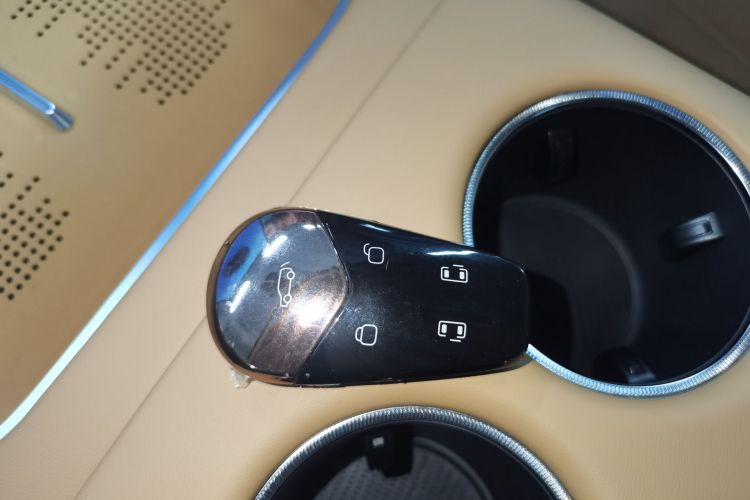 岚图汽车 岚图梦想家 2025款 PHEV 四驱尊贵鲲鹏版中控内饰11