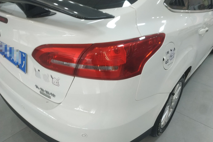 福特 福克斯 2017款 三厢 EcoBoost 180 自动精英型车身外观6006