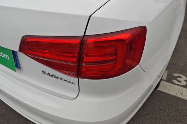 大众 速腾 2015款 1.6L 手动舒适型车身外观9