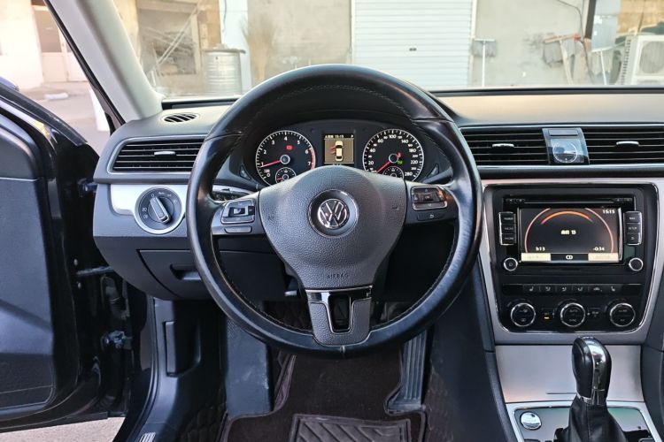 大众 帕萨特 2015款 1.8TSI DSG御尊版中控内饰13