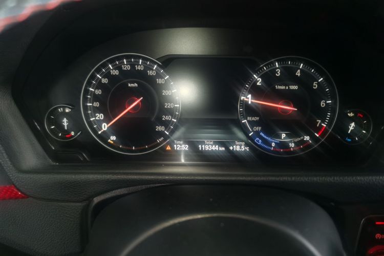 宝马3系 2018款 320i M运动曜夜版中控内饰14