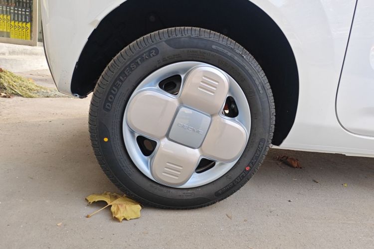 吉利银河 2024款 熊猫mini 200km 耐力熊车身外观6008