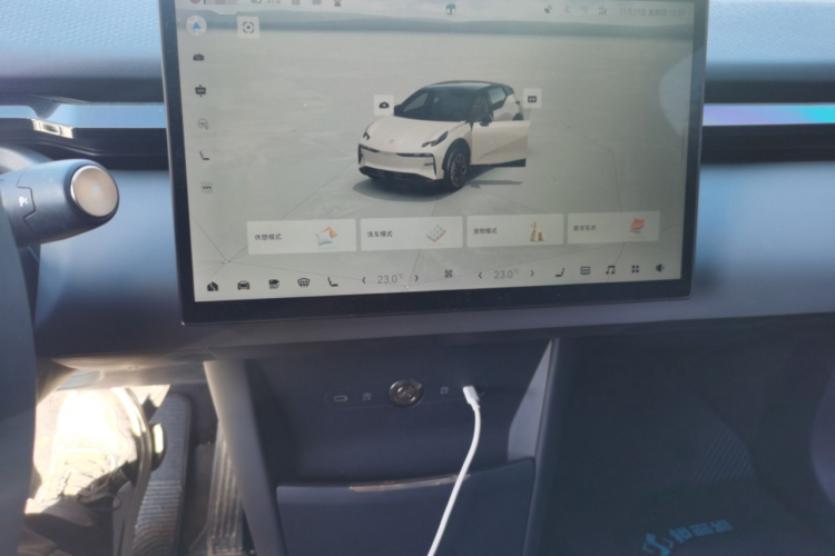 极氪X 2025款 五座后驱版中控内饰16