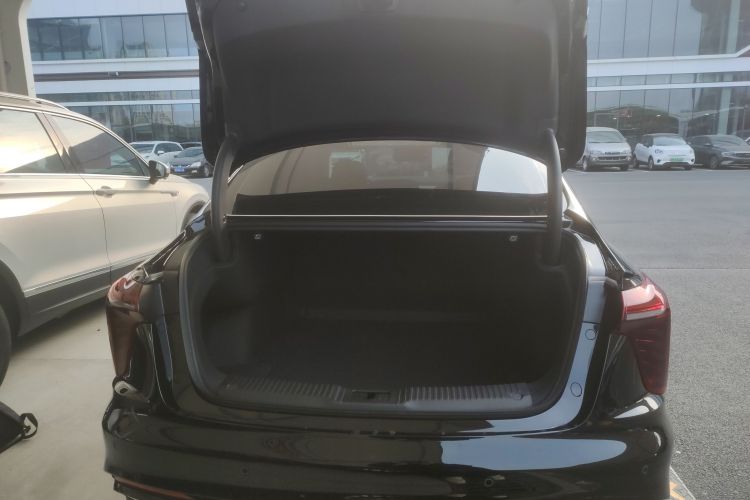 红旗H5 2025款 1.5T DCT玄影版机舱底盘23