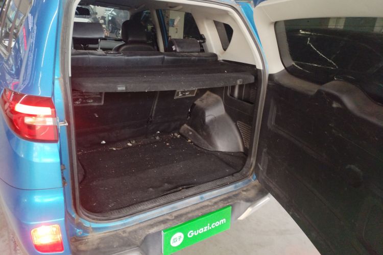 凯翼X3 2016款 1.6L 手动智联III版机舱底盘23