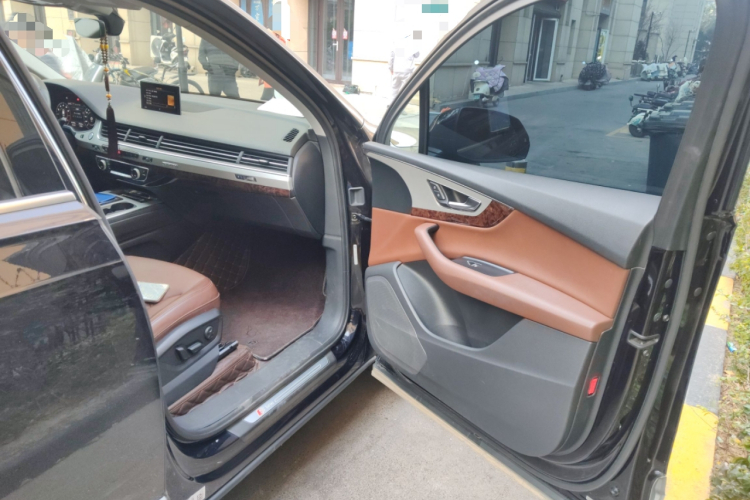 奥迪Q7 2018款 45 TFSI S line运动型局部细节9005