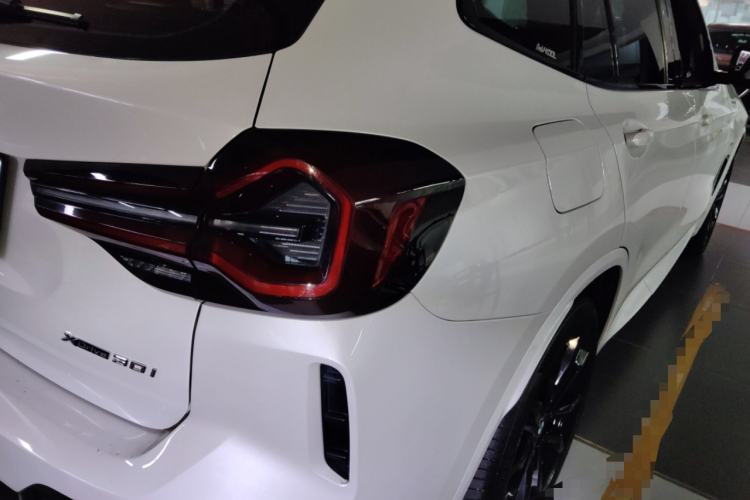 宝马X3 2022款 改款二 xDrive30i 尊享型 M曜夜套装车身外观6006