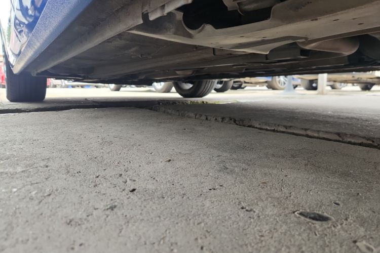 标致408 2019款 350THP 自动豪华版 国V机舱底盘30