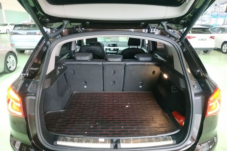 宝马X1 2016款 sDrive18Li 尊享型机舱底盘23