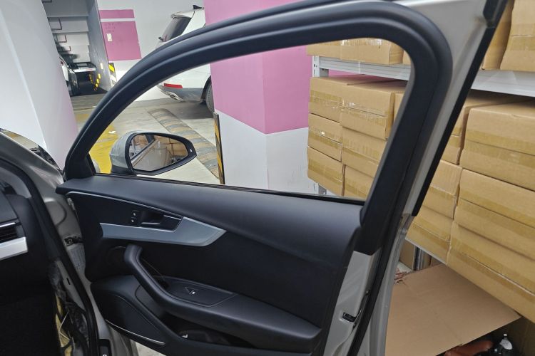 奥迪A4L 2017款 Plus 40 TFSI 运动型中控内饰7005