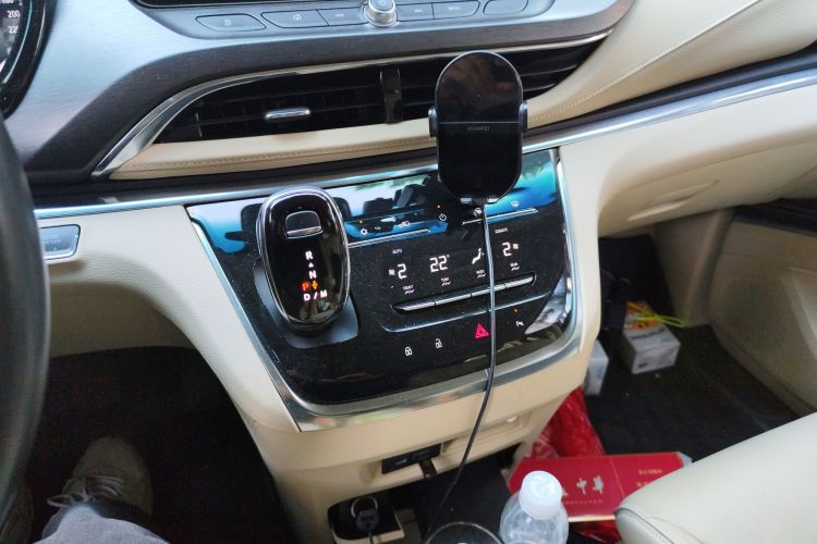 别克GL8 2023款 改款 陆上公务舱 豪华型中控内饰18