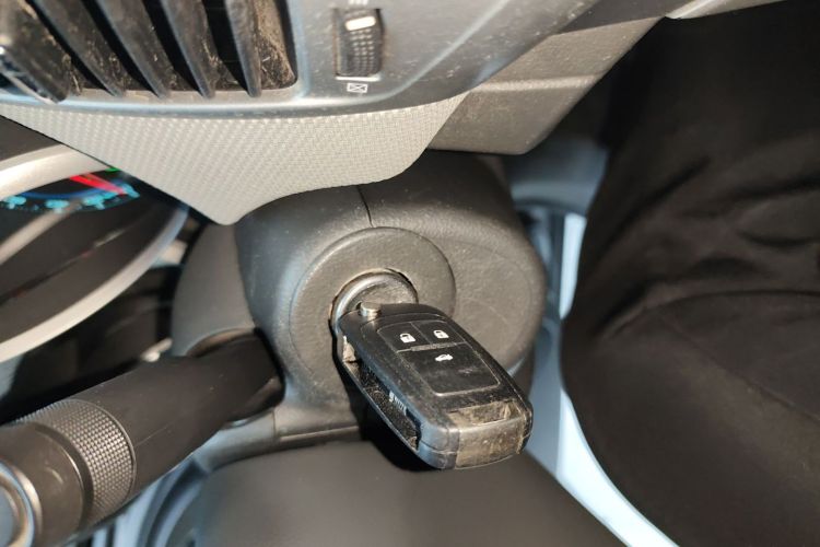 雪佛兰 科鲁兹 2014款 1.6L SL百万纪念版 MT中控内饰7001