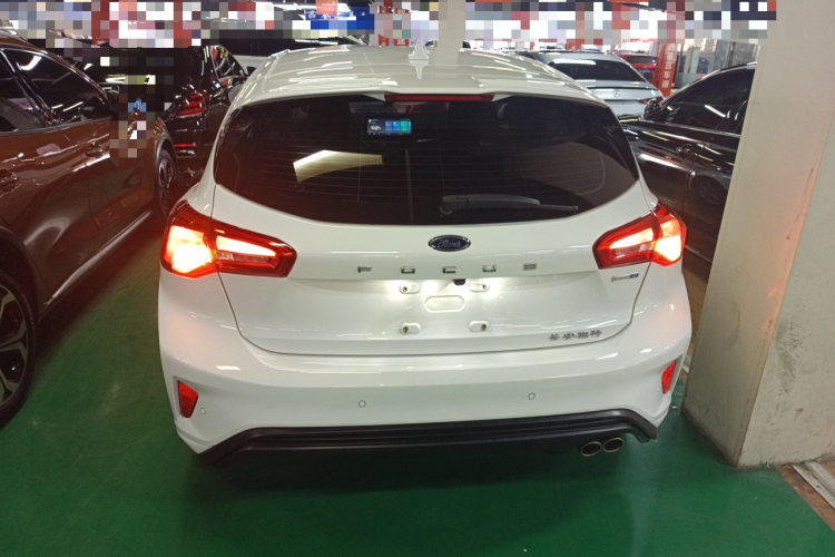 福特 福克斯 2021款 两厢 EcoBoost 180 自动锋潮型车身外观6